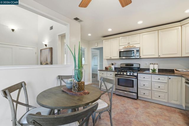 1868 Granada Dr, Concord, CA 94519