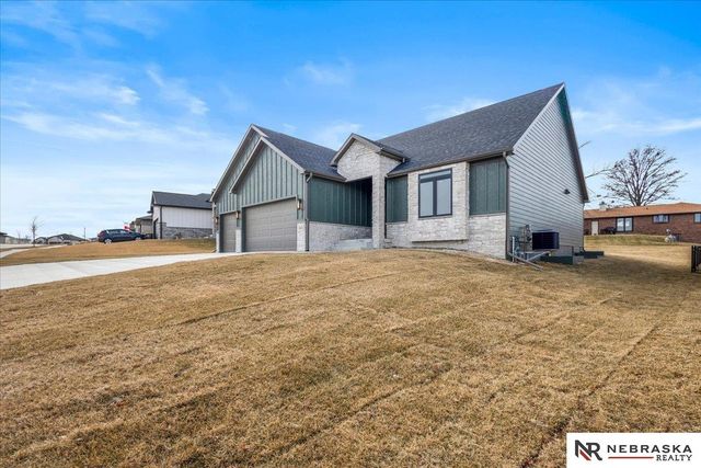 1031 S 88th Street, Lincoln, NE 68510