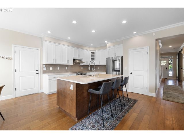 6354 Ne MARINA Ct, Hillsboro, OR 97124