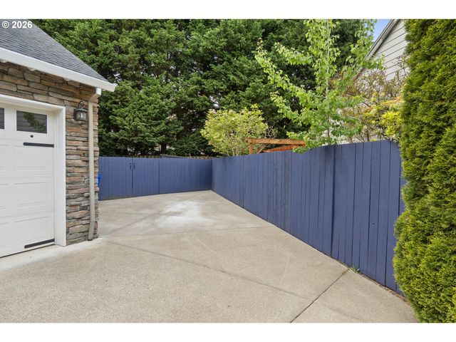 6354 Ne MARINA Ct, Hillsboro, OR 97124