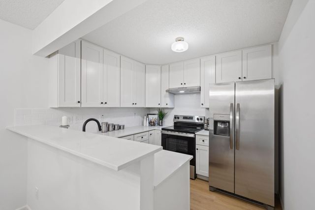 6384 Saint Johns Drive, Eden Prairie, MN 55346