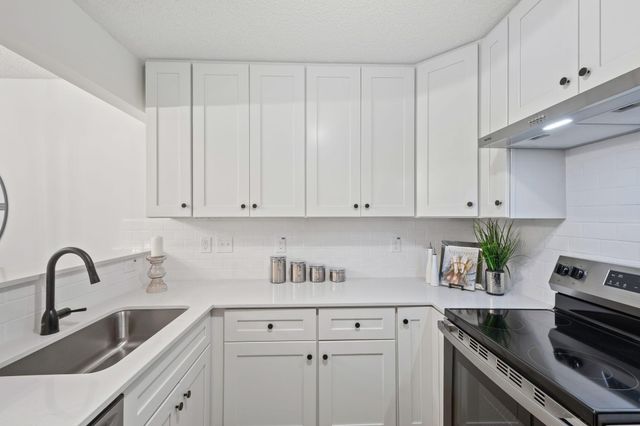 6384 Saint Johns Drive, Eden Prairie, MN 55346