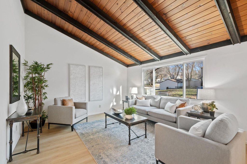 6384 Saint Johns Drive, Eden Prairie, MN 55346