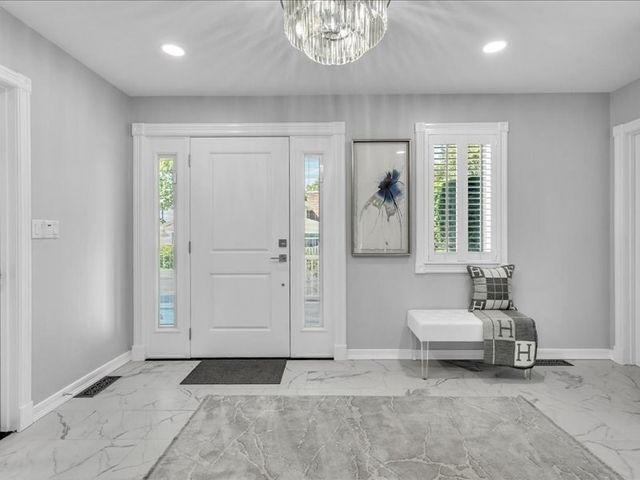 6 Strathmore Rd, Dartmouth, MA 02747