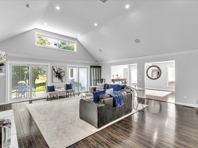 6 Strathmore Rd, Dartmouth, MA 02747