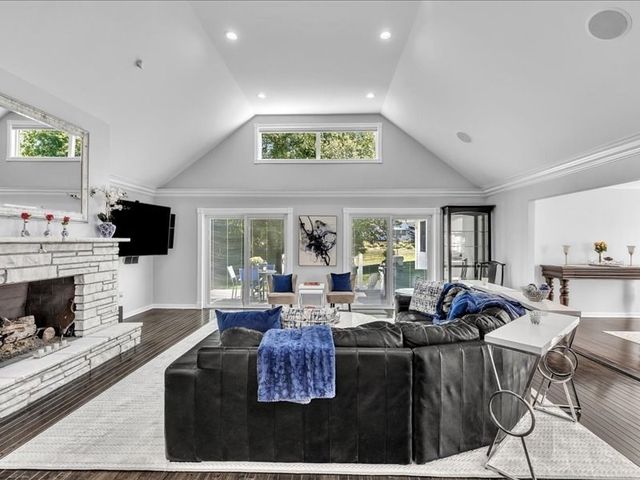 6 Strathmore Rd, Dartmouth, MA 02747