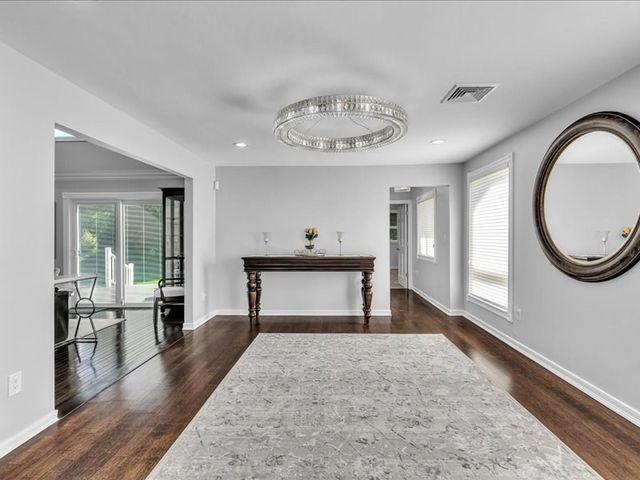 6 Strathmore Rd, Dartmouth, MA 02747