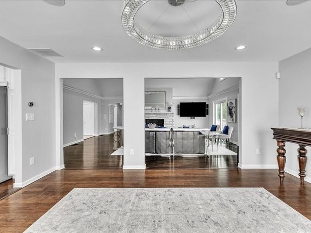 6 Strathmore Rd, Dartmouth, MA 02747