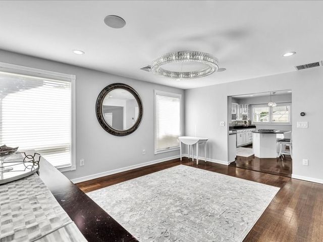 6 Strathmore Rd, Dartmouth, MA 02747