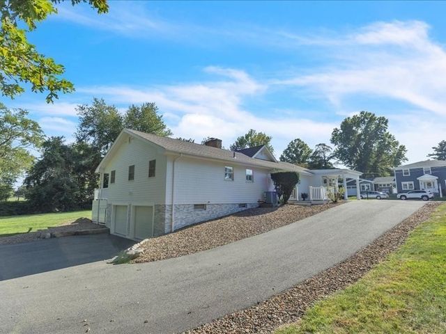 6 Strathmore Rd, Dartmouth, MA 02747