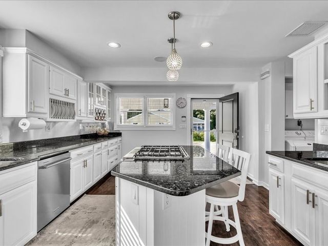 6 Strathmore Rd, Dartmouth, MA 02747