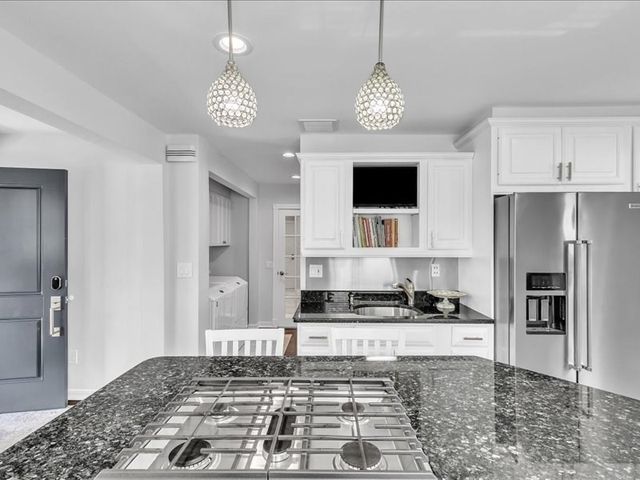 6 Strathmore Rd, Dartmouth, MA 02747