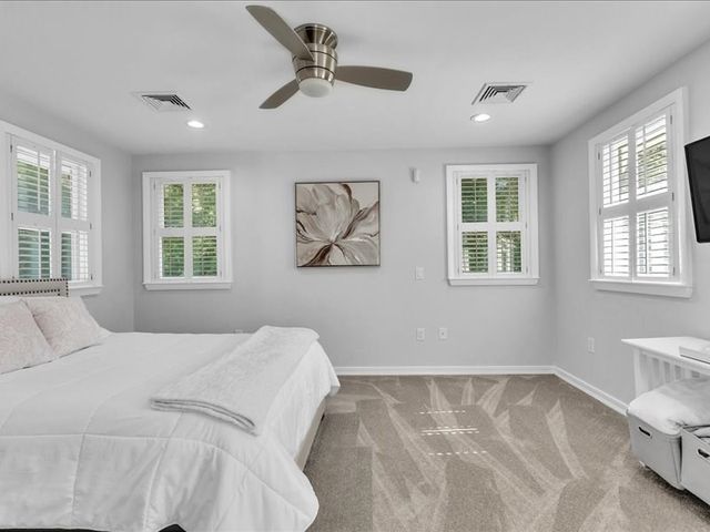 6 Strathmore Rd, Dartmouth, MA 02747