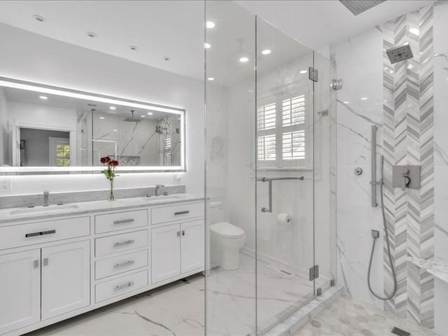 6 Strathmore Rd, Dartmouth, MA 02747