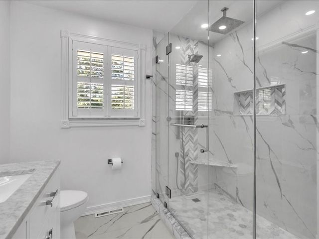 6 Strathmore Rd, Dartmouth, MA 02747