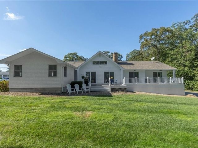 6 Strathmore Rd, Dartmouth, MA 02747