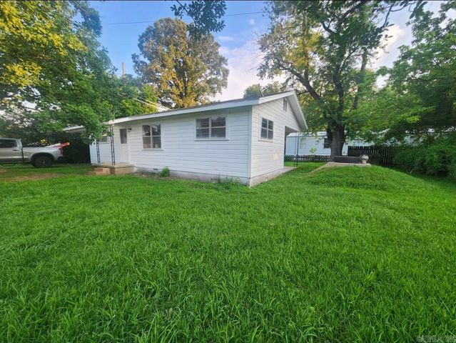 104 W Searcy Street, Kensett, AR 72082