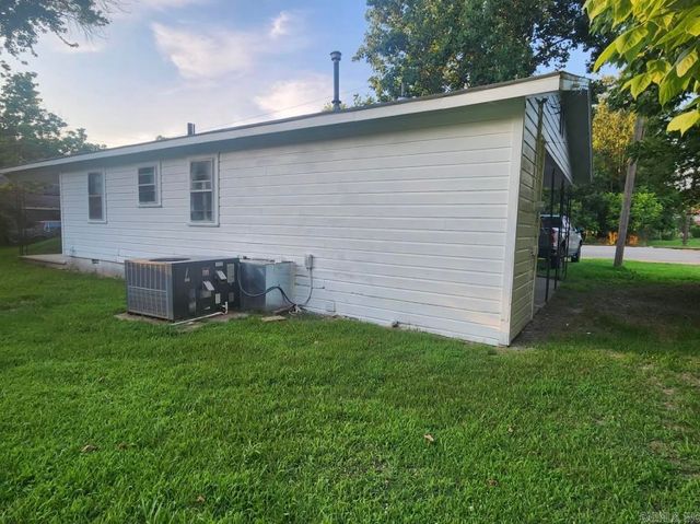 104 W Searcy Street, Kensett, AR 72082