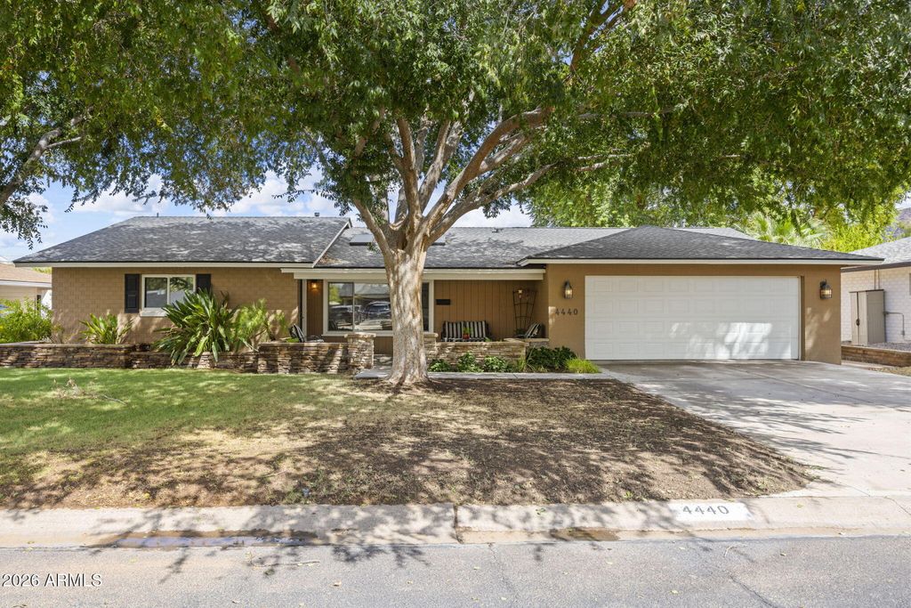 4440 E CLARENDON Avenue, Phoenix, AZ 85018 — exterior