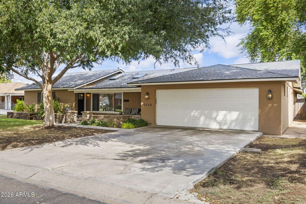 4440 E CLARENDON Avenue, Phoenix, AZ 85018 — photo 2