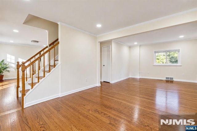 35 Lexington Avenue, Cresskill, NJ 07626