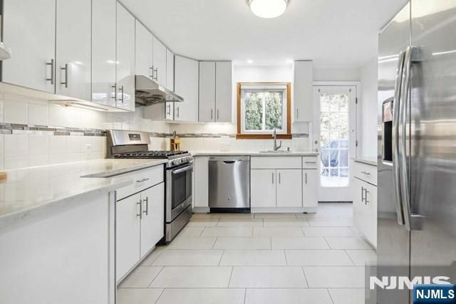 35 Lexington Avenue, Cresskill, NJ 07626