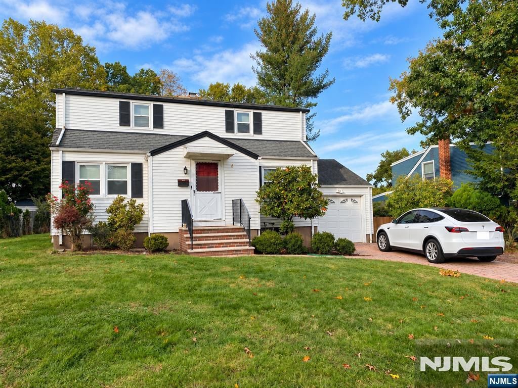 35 Lexington Avenue, Cresskill, NJ 07626
