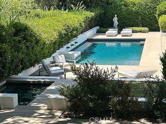 1030 San Rafael Ln, Pasadena, CA 91105