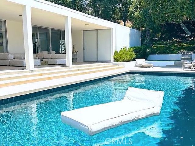 1030 San Rafael Ln, Pasadena, CA 91105