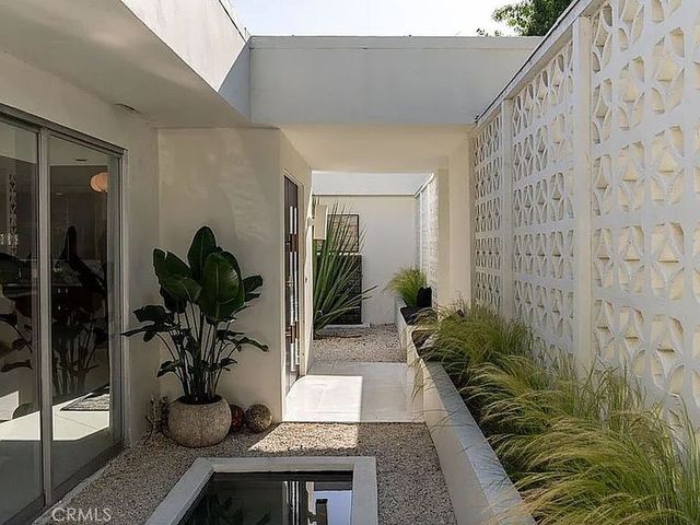 1030 San Rafael Ln, Pasadena, CA 91105