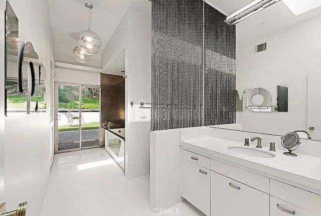 1030 San Rafael Ln, Pasadena, CA 91105