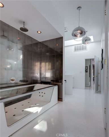 1030 San Rafael Ln, Pasadena, CA 91105