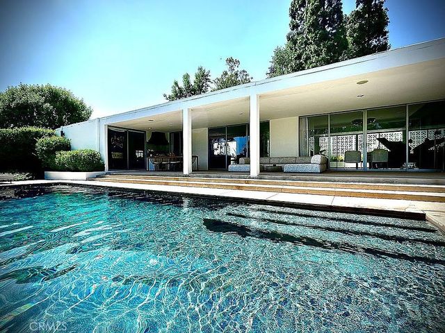 1030 San Rafael Ln, Pasadena, CA 91105