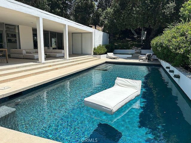 1030 San Rafael Ln, Pasadena, CA 91105