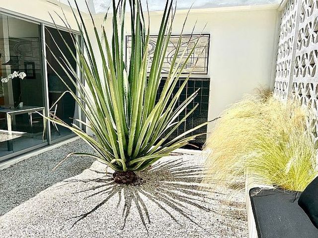 1030 San Rafael Ln, Pasadena, CA 91105