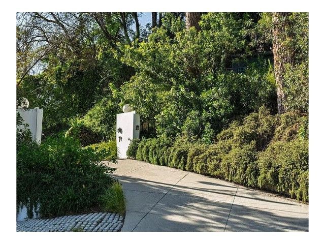 1030 San Rafael Ln, Pasadena, CA 91105