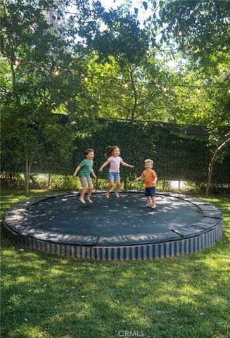 1030 San Rafael Ln, Pasadena, CA 91105