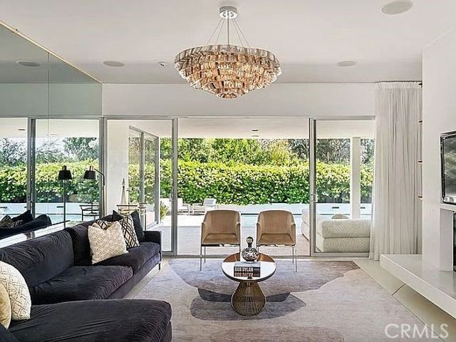 1030 San Rafael Ln, Pasadena, CA 91105