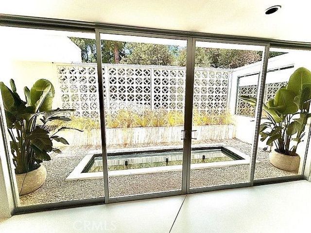 1030 San Rafael Ln, Pasadena, CA 91105