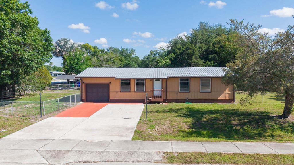 612 SW 9th Street, Okeechobee, FL 34974