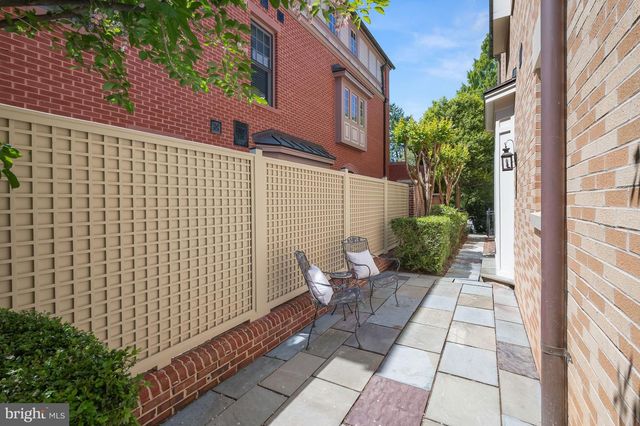 2985 38TH ST NW, Washington, DC 20016
