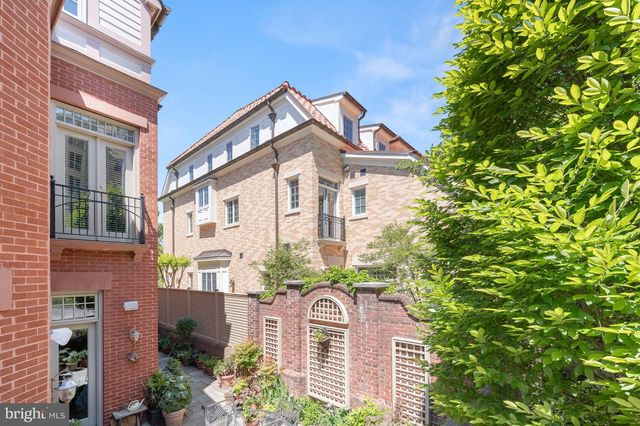 2985 38TH ST NW, Washington, DC 20016