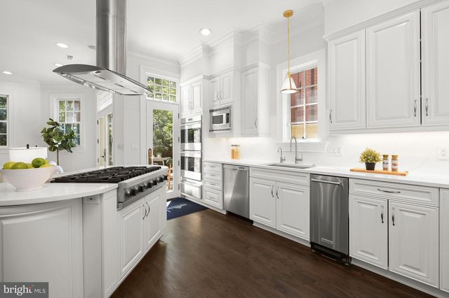 2985 38TH ST NW, Washington, DC 20016