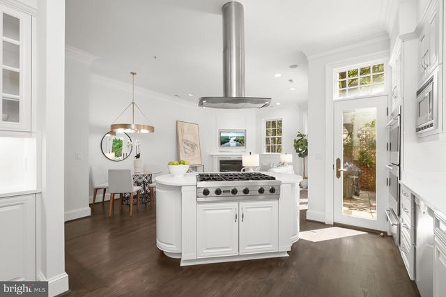 2985 38TH ST NW, Washington, DC 20016