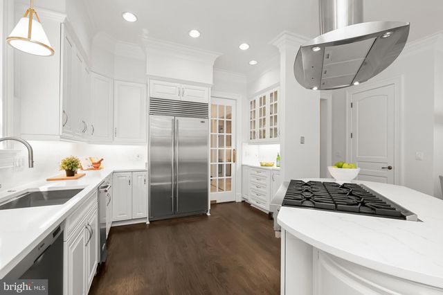 2985 38TH ST NW, Washington, DC 20016