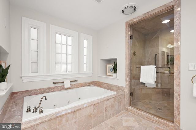 2985 38TH ST NW, Washington, DC 20016