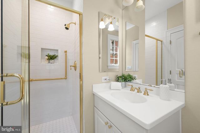 2985 38TH ST NW, Washington, DC 20016