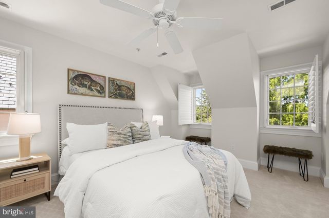 2985 38TH ST NW, Washington, DC 20016