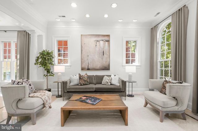 2985 38TH ST NW, Washington, DC 20016