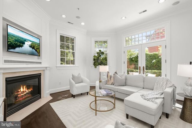 2985 38TH ST NW, Washington, DC 20016